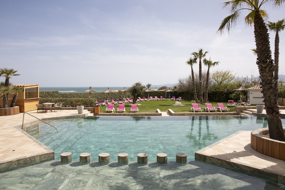 Grand Hotel les Flamants Roses — 4-Star Luxury Hotel in Canet-En-Roussillon, France