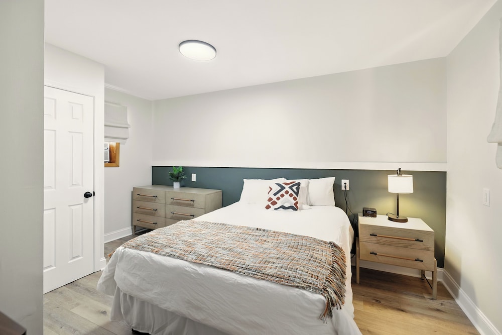 Hillside Motel LLC - photo 29