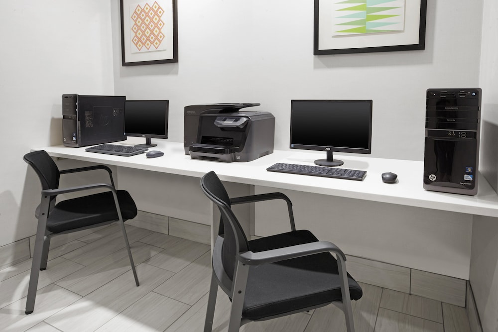 Holiday Inn Express Hotel & Suites Warrenton by IHG - photo 26