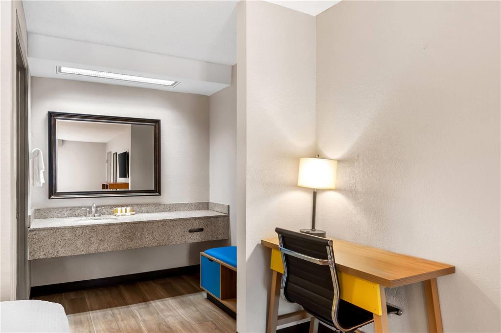Days Inn by Wyndham Bainbridge - photo 26