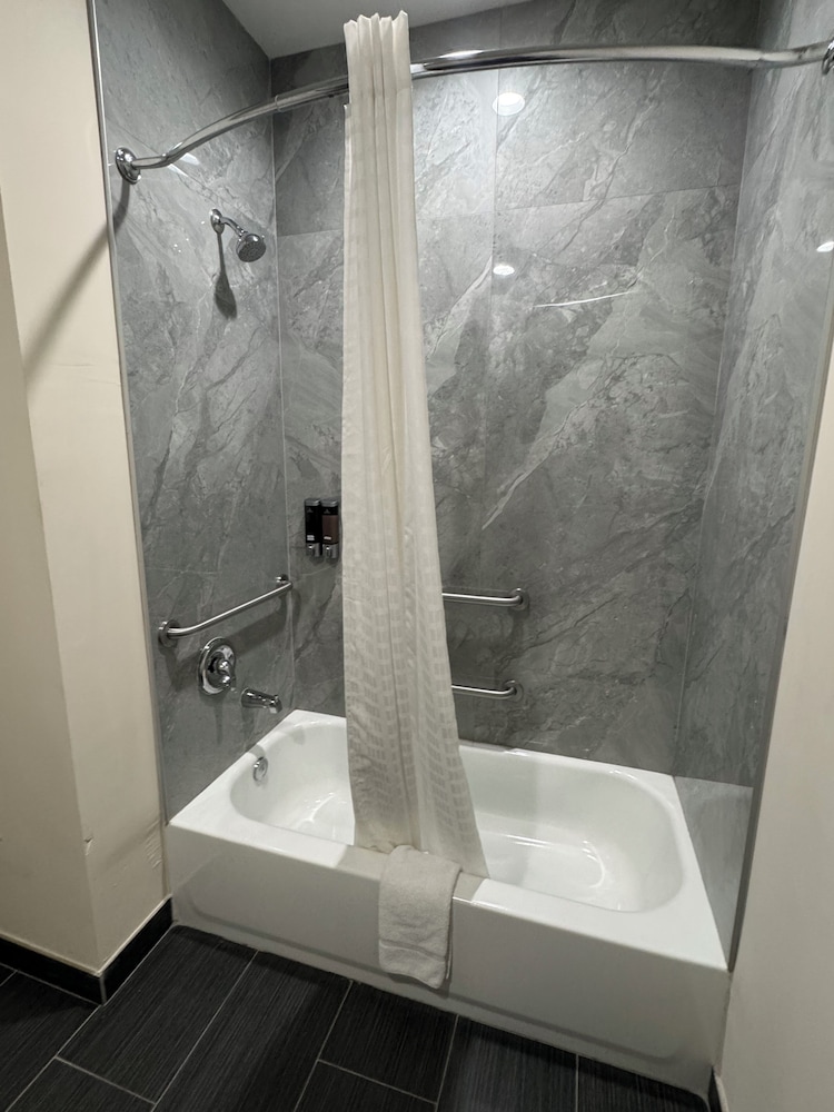 Elite Inn & Suites - photo 17