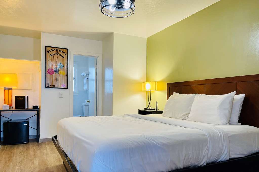 Baymont by Wyndham Fort Bragg - photo 9