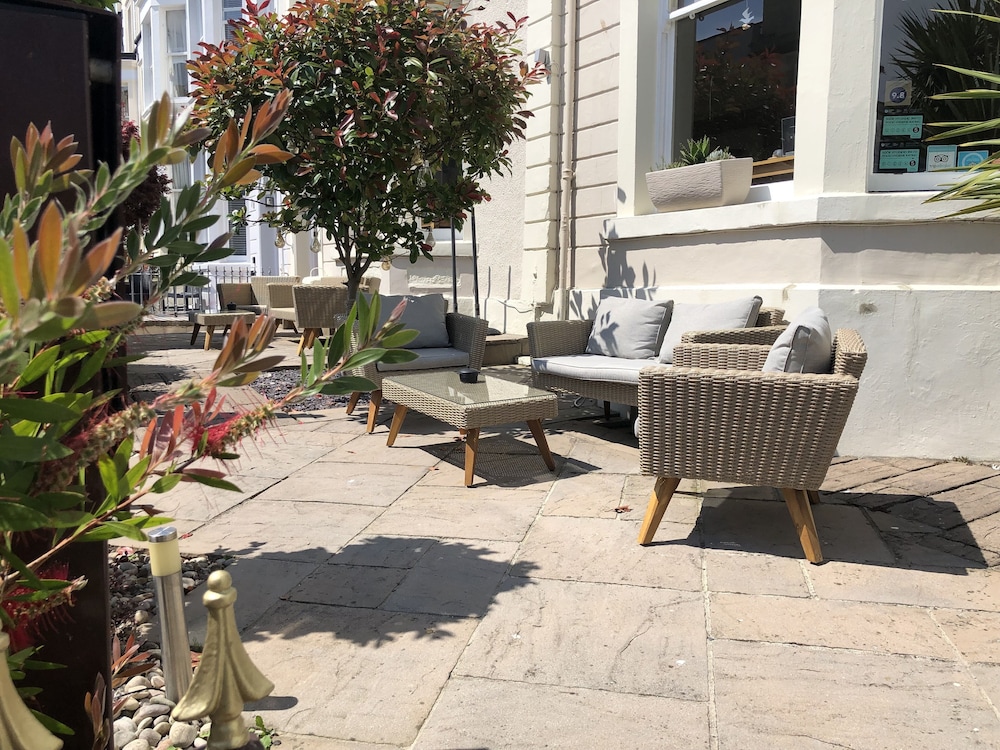 Lynton House — 4-Star Luxury Hotel in Llandudno, United Kingdom