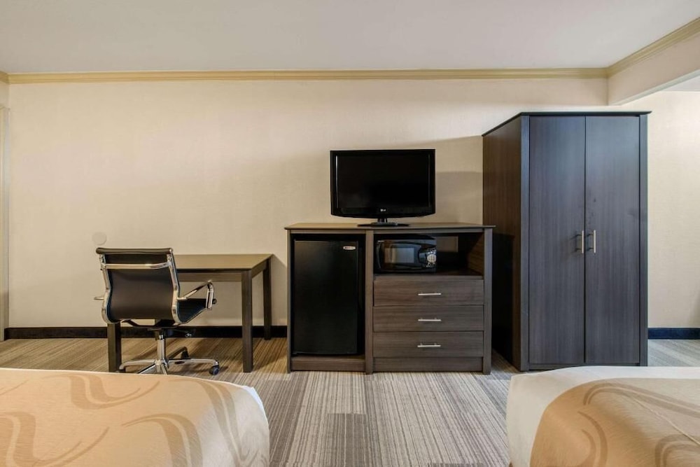 Hibiscus Inn & Suites - photo 22