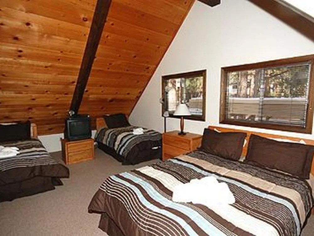 1360 Knoll Lane - featured photo