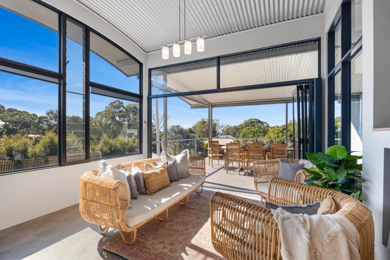 Lumiere Large Modern Family Home Pool Beach — 4-Star Luxury Hotel in Korora, Australia