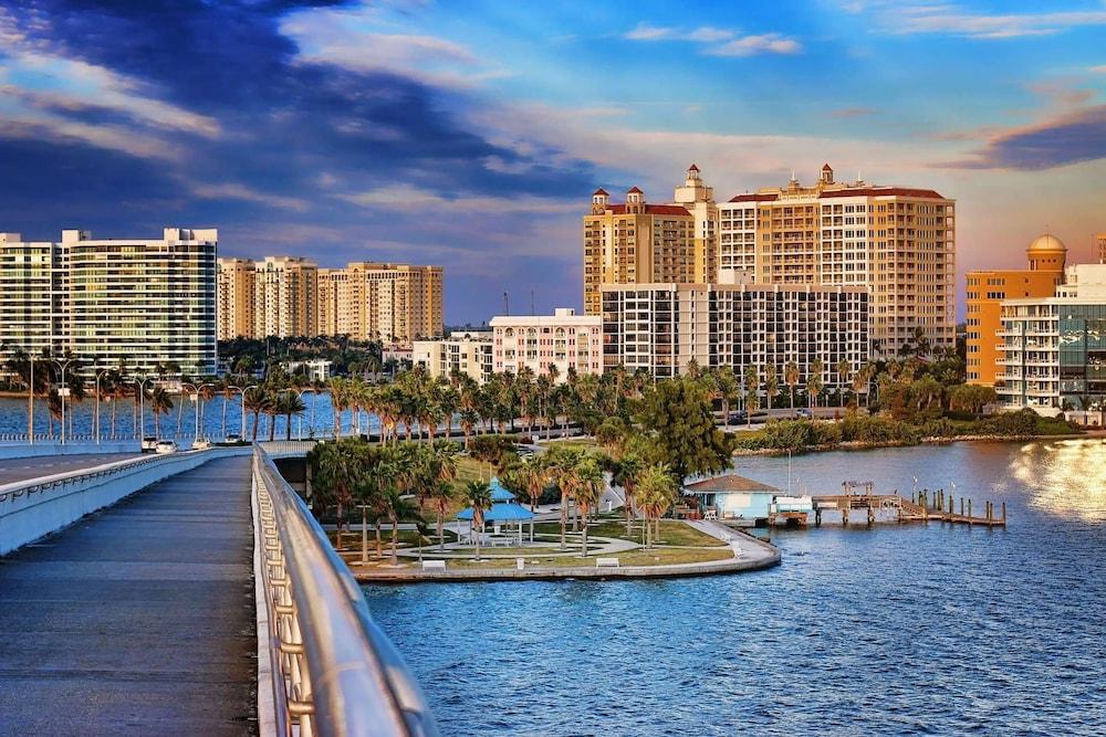 Harbor Towers Yacht Pool 1 Br condo by RedAwning - photo 15