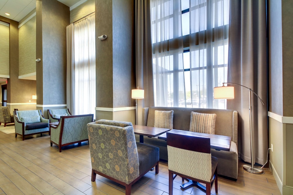 Hampton Inn & Suites Milwaukee West - photo 44