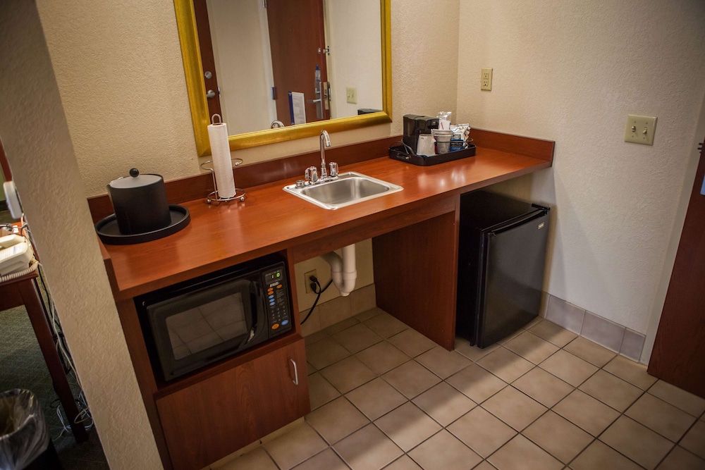 Hampton Inn & Suites Springfield Southwest - photo 19