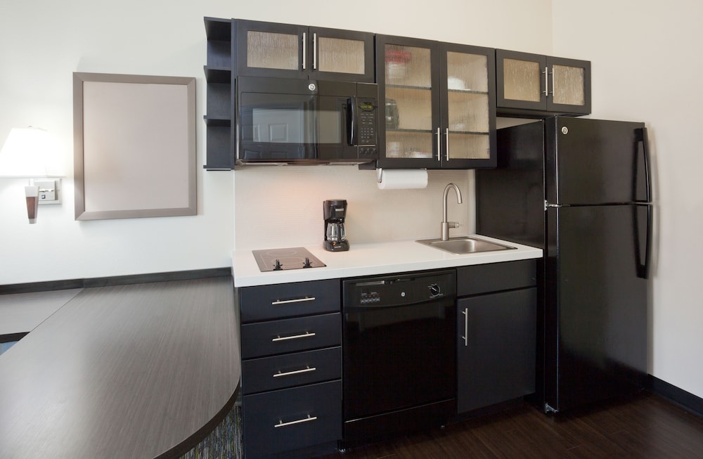 Candlewood Suites Dickinson ND by IHG - photo 9