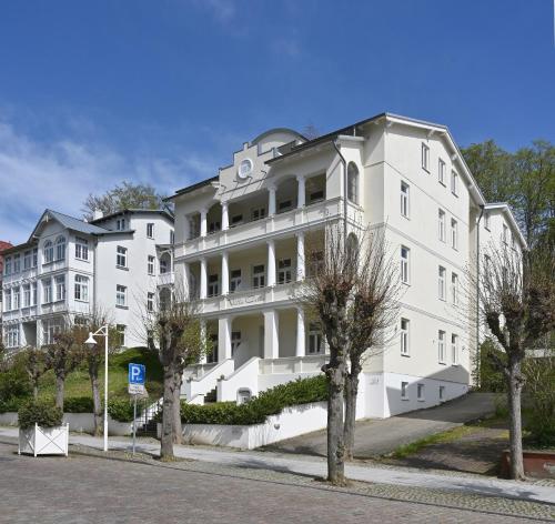 Strandnahe Ferienwohnung 6 Villa Celia — 4-Star Luxury Hotel in Ostseebad Sellin, Germany