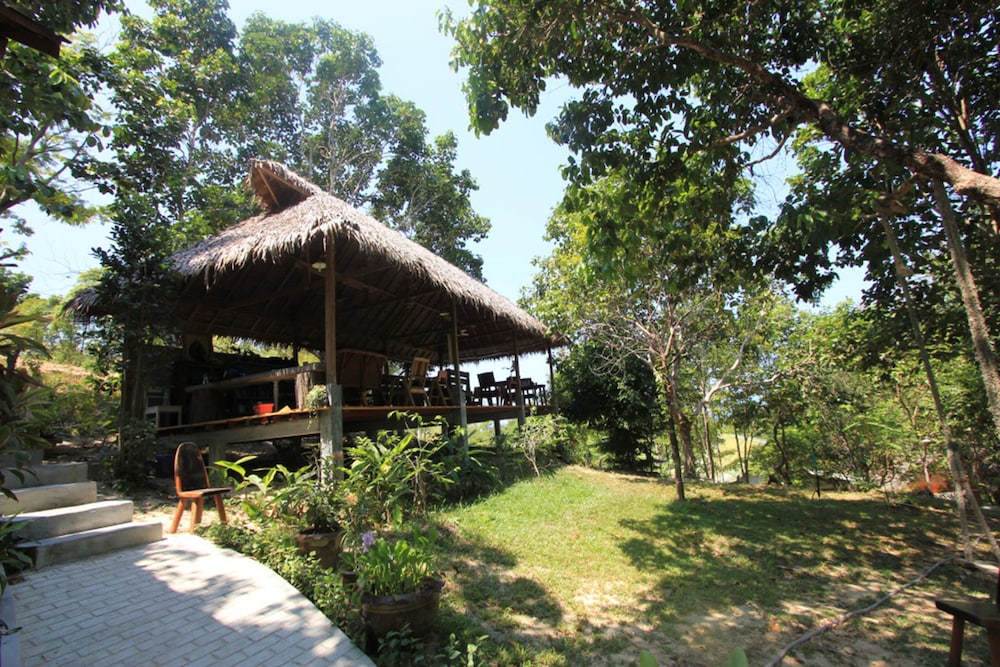 Chomjan Beach Resort in Ranong, Thailand