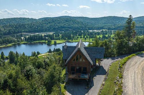 Eagle's Nest — 4-Star Luxury Hotel in None, Canada
