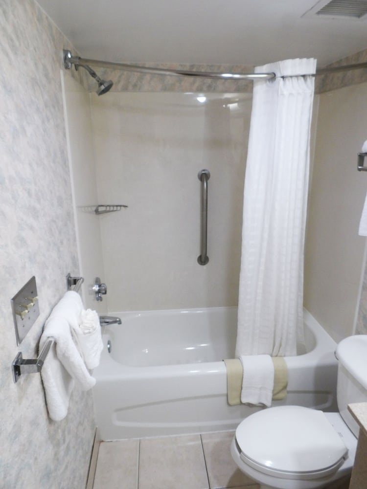 The Breakers Resort Inn - photo 24
