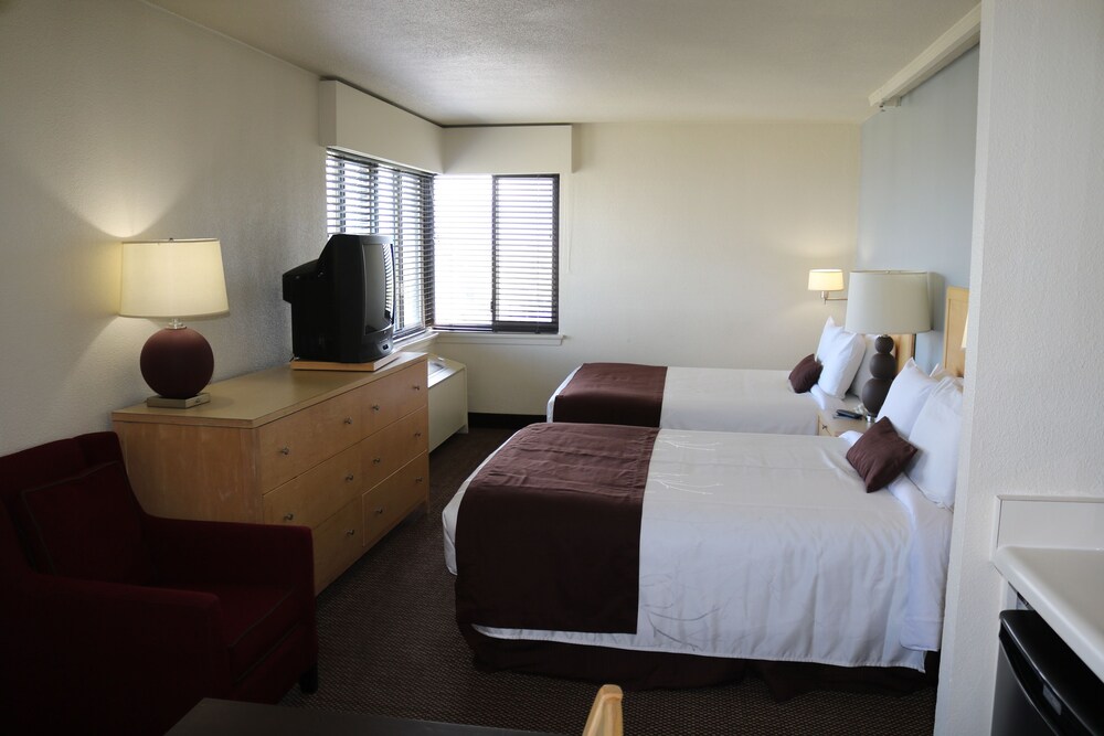 Inlet Tower Hotel & Suites - photo 6