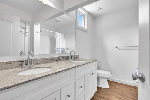Salty Dawg by Oak Island Accommodations - photo 26
