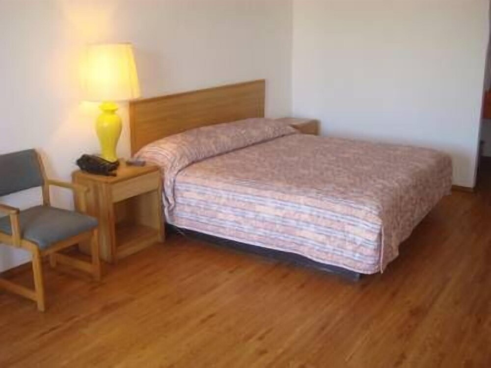 West Texas Inn & Suites with Kitchenette - photo 8