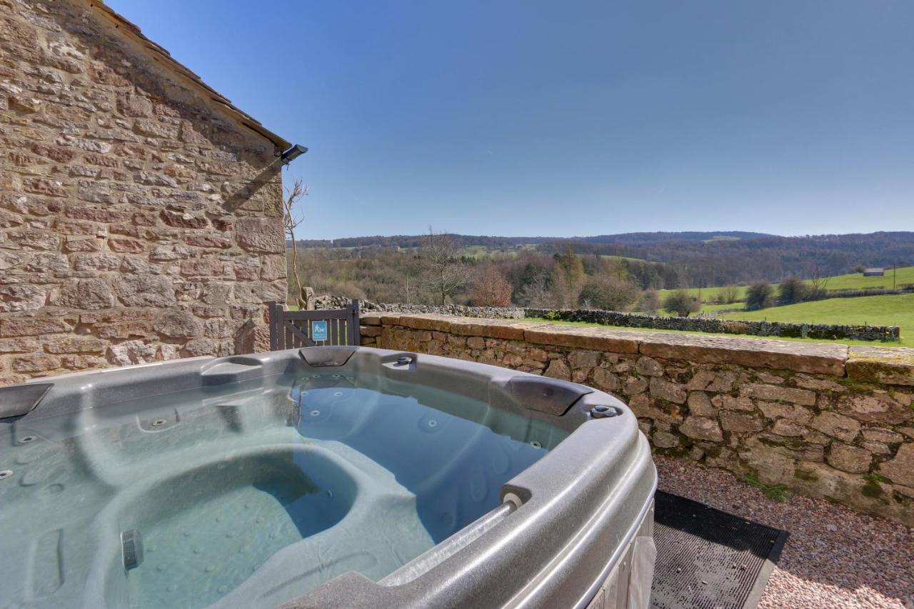 Derbyshire Cottage for 4 1 Hour Per Day Private Pool Use — 4-Star Luxury Hotel in Bakewell, United Kingdom