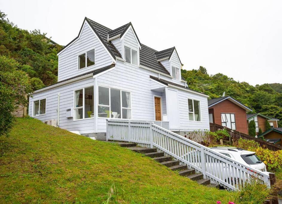 Big sale in winter three bedrooms two bathrooms in karori in Wellington, New Zealand