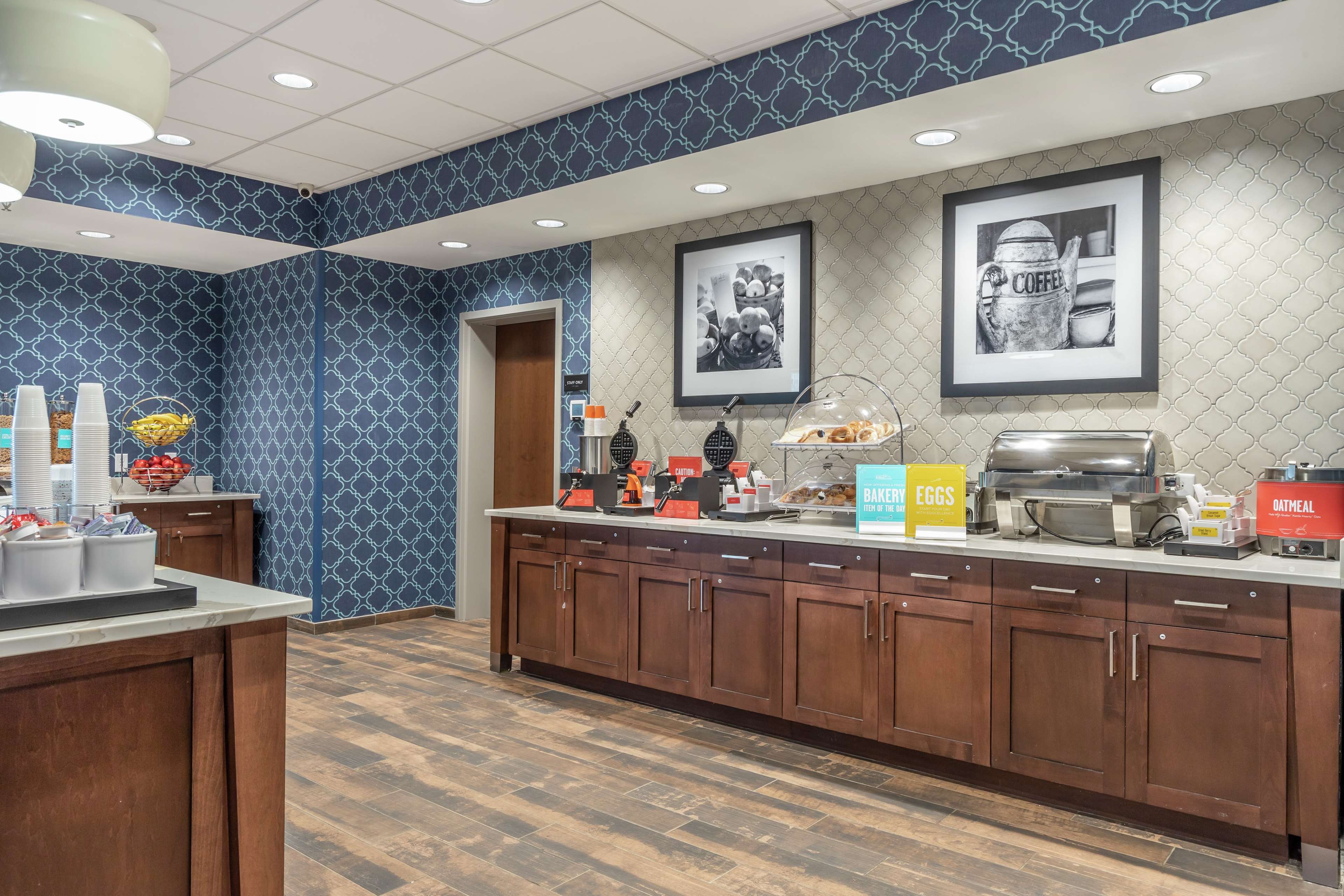Hampton Inn Camden - photo 13