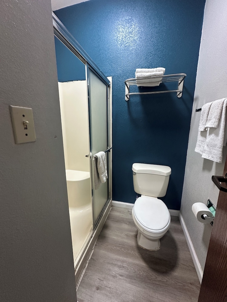 Budget Inn By OYO Barnesville Hwy 41 - photo 21