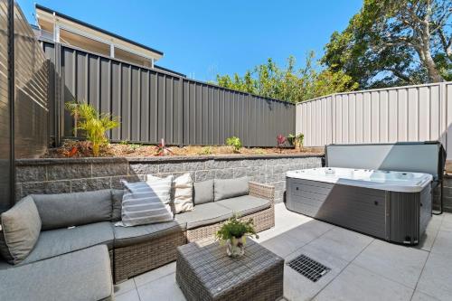 75A Sandy Point Road - carbon neutral hotel in Corlette