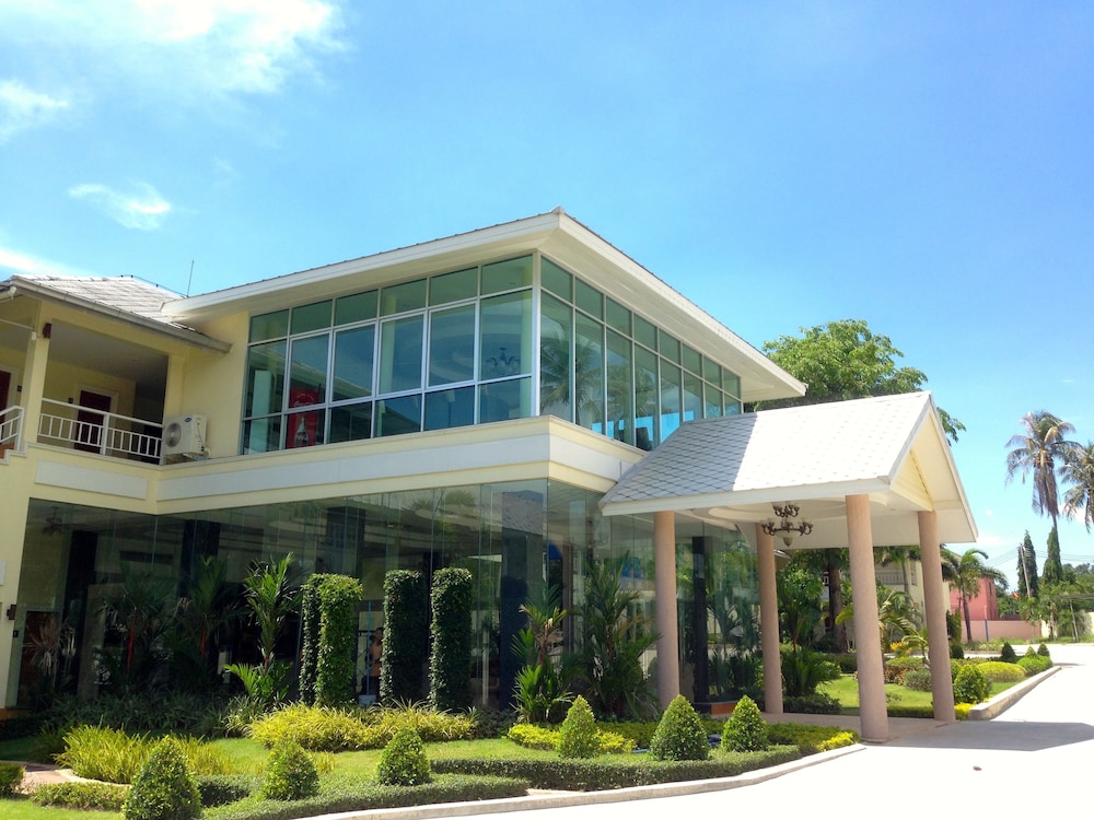 Suwan Driving Range and Resort in Si Racha, Thailand