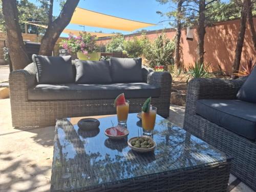 Location Independante Au Cœur Des Alpilles Pour 2 Personnes Avec Jacuzzi in Aureille, France