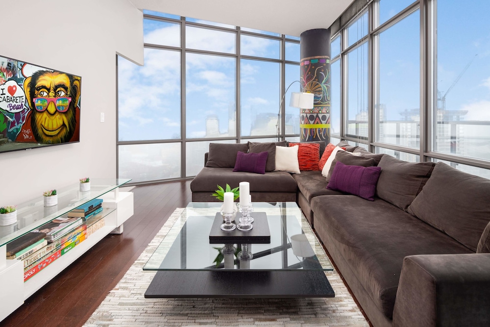 QuickStay Eclectic Two Bedroom Condo — 4-Star Luxury Hotel in Toronto, Canada