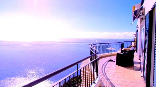 Casa Serena Apartments — 4-Star Luxury Hotel in Arco Da Calheta, Portugal