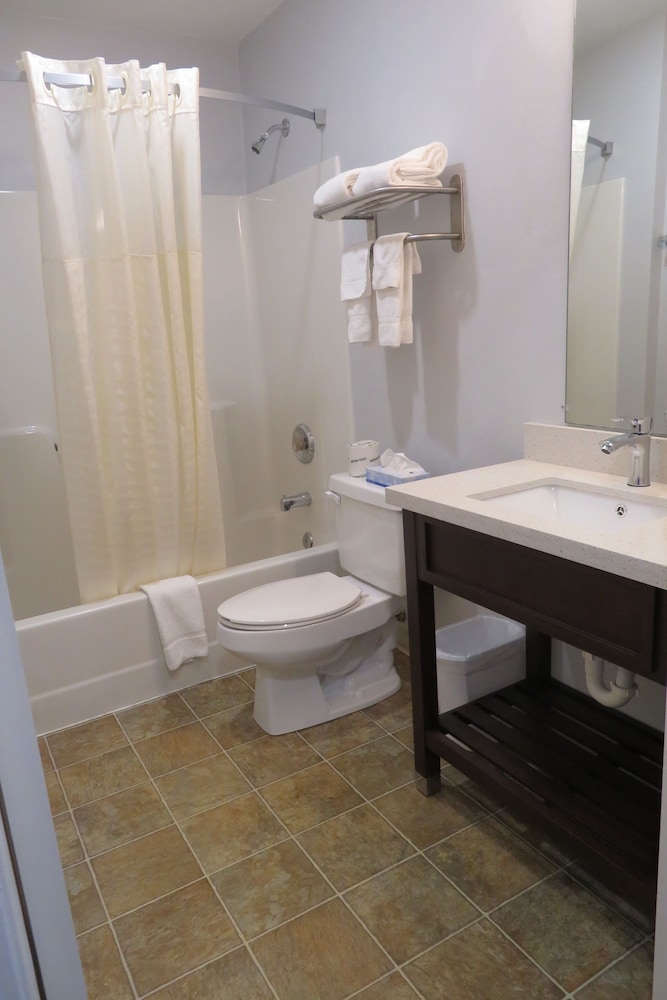 Luxbury Inn & Suites - photo 21