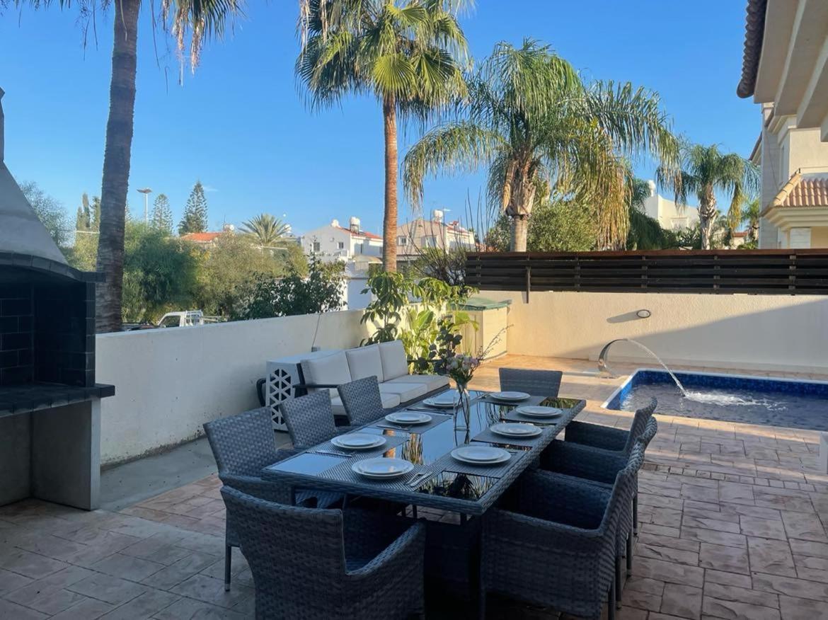 Luxury Spacious Holiday Villa with Heated Swimming Pool