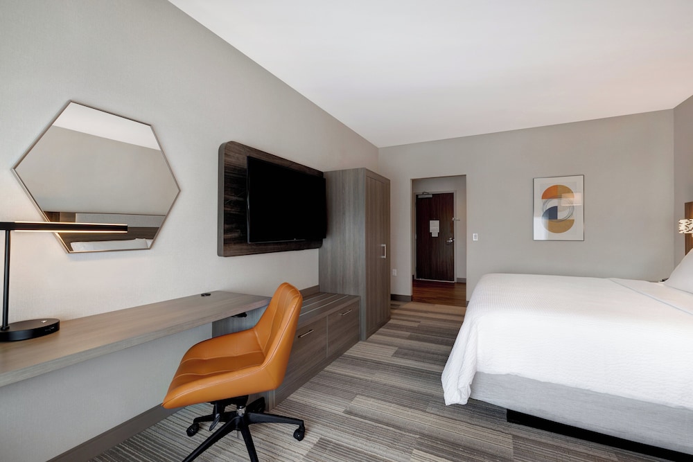Holiday Inn Express and Suites Glendale Downtown - photo 19