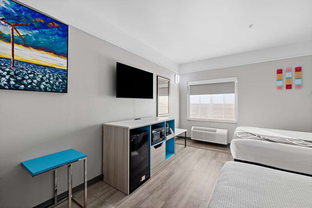 La Quinta Inn & Suites by Wyndham Raymondville - photo 36