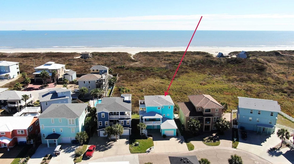 Coastal Soiree Ocean Views Game Room & Steps From Port Aransas Beaches in Port Aransas, United States