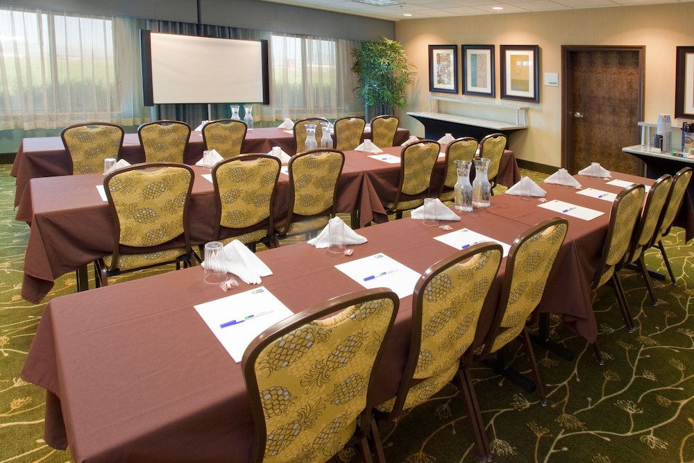 Holiday Inn Express & Suites Logan by IHG - photo 24