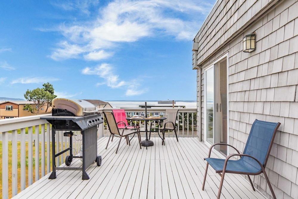 Beach Lookout Retreat by Avantstay Rooftop Views - photo 33