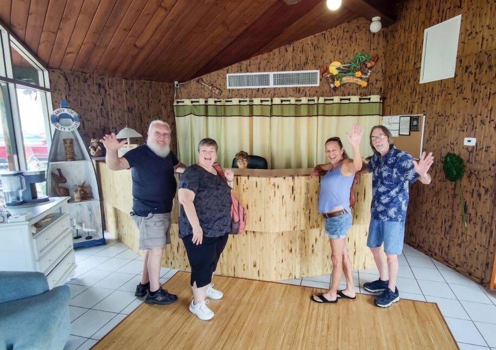 Kon Tiki Inn - photo 4