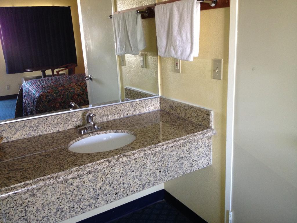 San Jacinto Inn - photo 11