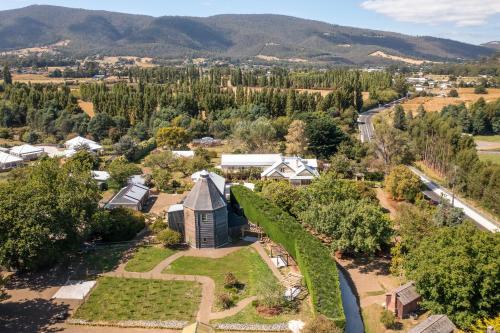 Clifton Homestead — 4-Star Luxury Hotel in Ranelagh, Australia