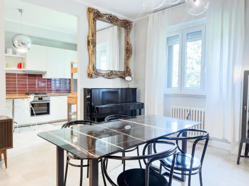 Isola Trendy Retreat Large Flat Milan — 4-Star Luxury Hotel in Milan, Italy