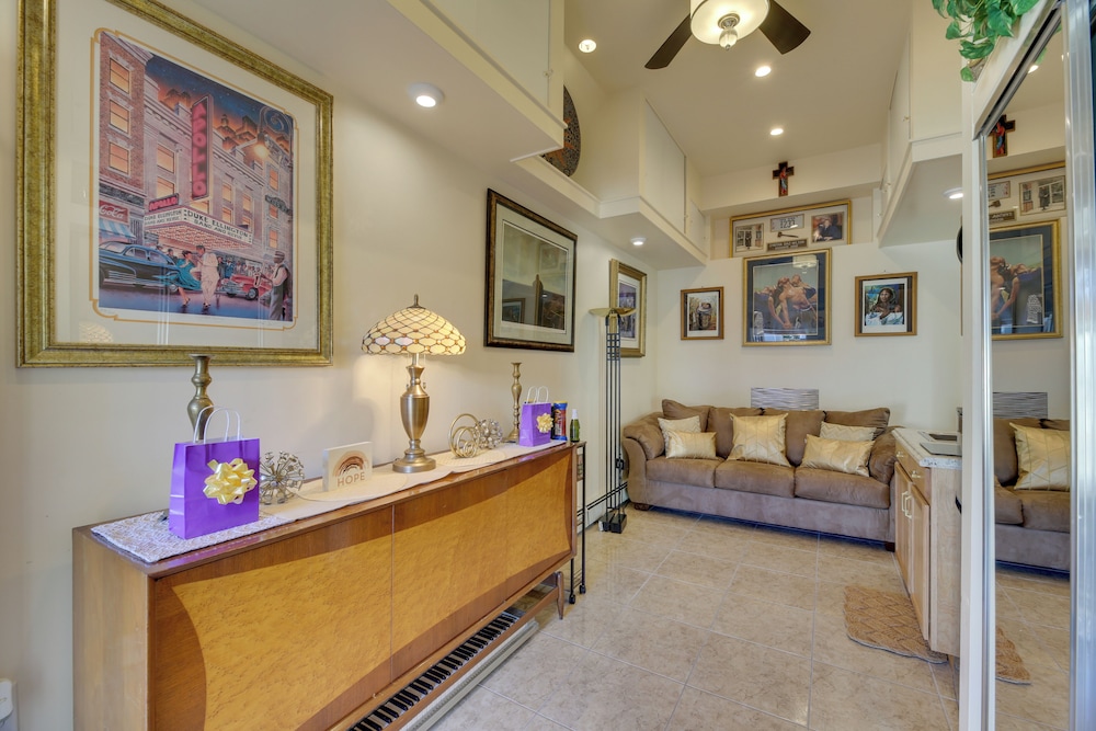 Cozy And Convenient Elmont Retreat W Patio 19741169 — Elmont