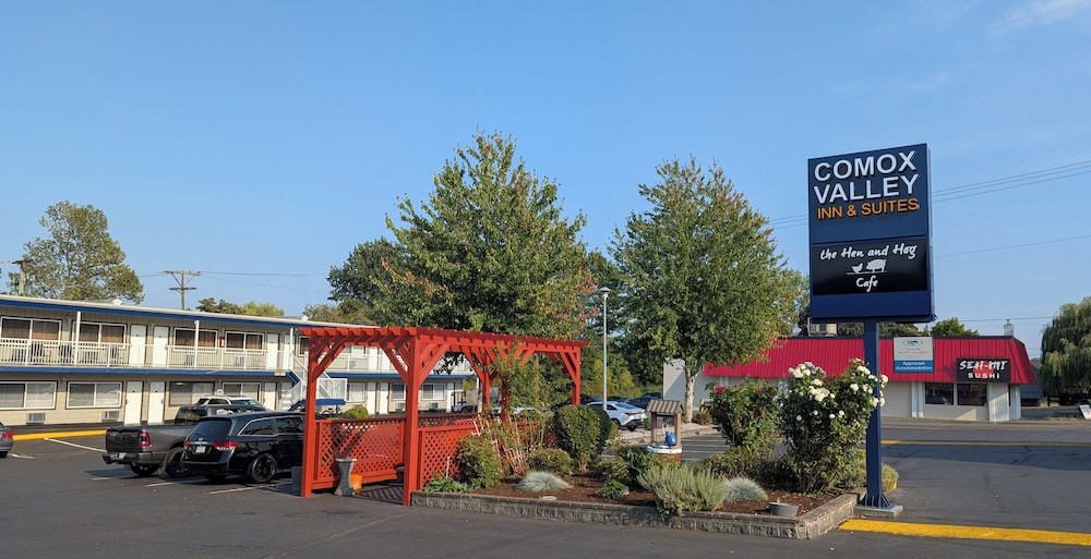 Comox Valley Inn & Suites - carbon neutral hotel in Courtenay