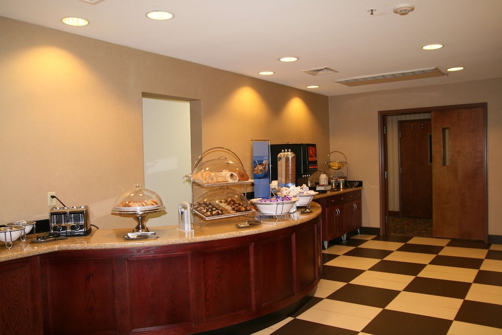 Hampton Inn Great Falls - photo 29