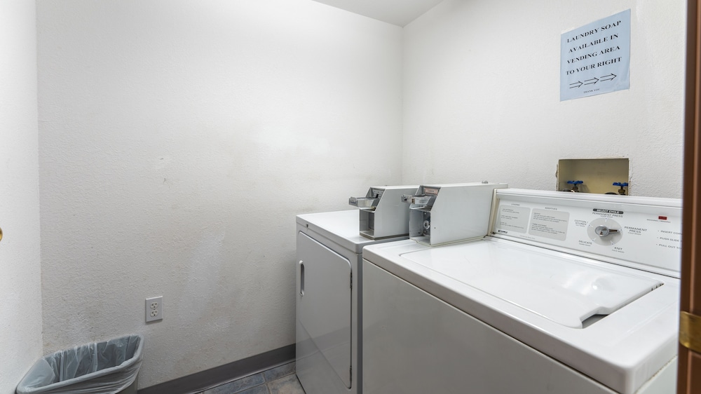 Schmidt's Creek Hotel - photo 27