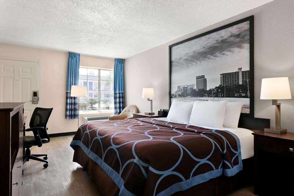 Super 8 by Wyndham Gulfport Airport NW Near Biloxi - photo 12