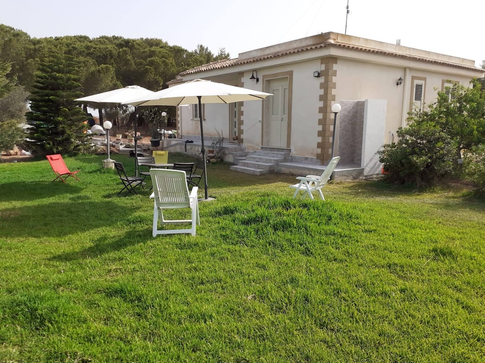 Bilocale climatizzato Wi fi in villa in pieno relax — 4-Star Luxury Hotel in Pachino, Italy