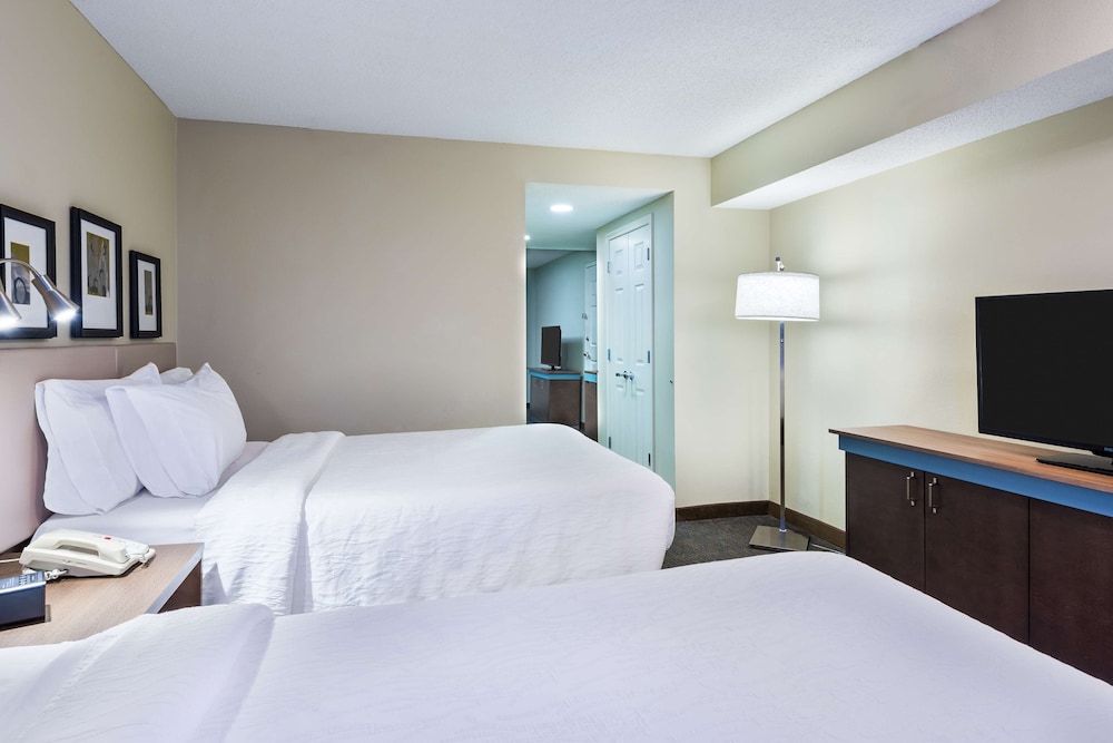 Hilton Garden Inn Westbury - photo 10