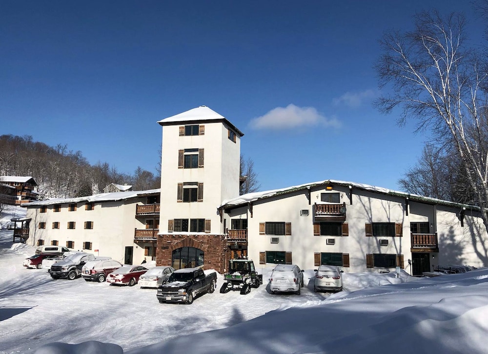 Whitecap Mountains Resort — hotel in Port Washington