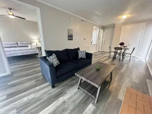 Experience Comfort and Style in Houstons Bay Area — 4-Star Luxury Hotel in Houston, United States